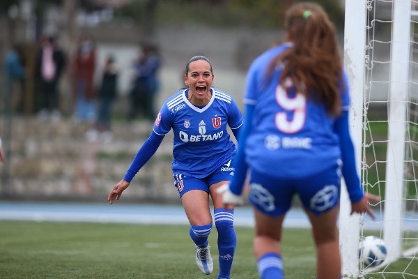 Las leonas golearon a Iquique este domingo. (Javiera Mera / Prensa U de Chile)