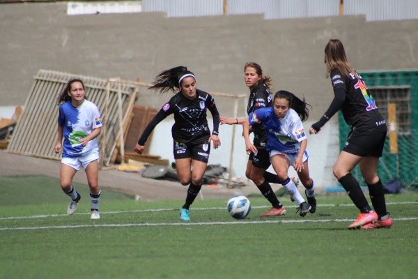 Bohemias y Pumas jugaron en unas canchas recreativas y no profesionales. (Mauro Ríos)