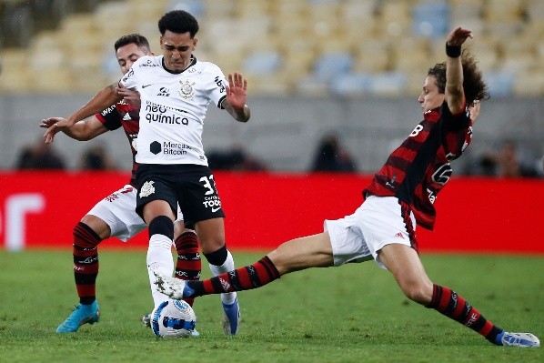 David Luiz alterna en la oncena titular de Flamengo a sus 35 años (Getty)