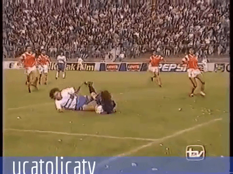 Una de las atajadas de Leonardo Canales en el 0-0 de la UC y Cobreloa del 1 de noviembre de 1992. (Youtube).