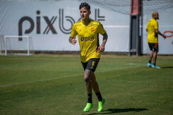 Pulgar se ha estado entrenando con más exigencia física. Foto: Flamengo.