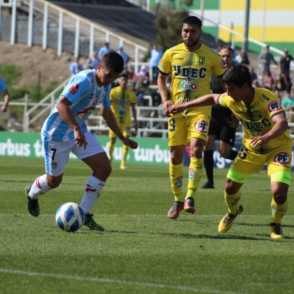 Magallanes golea a UdeConce y se mete en cuartos de final de la Copa Chile.