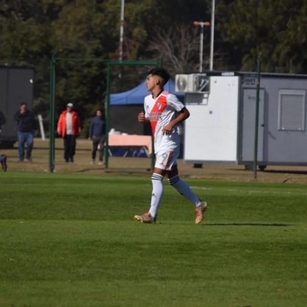Ian Subiabre con la camiseta de River Plate, club donde juega desde enero de este año.