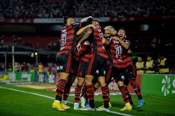 Triunfo de Flamengo y Arturo Vidal en semifinales de Copa Brasil.