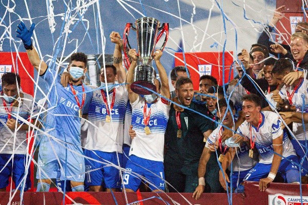 La Católica es el vigente tetracampeón del fútbol chileno. Este 2022 Colo Colo marcha puntero con ventaja y es candidato a suceder a la UC.