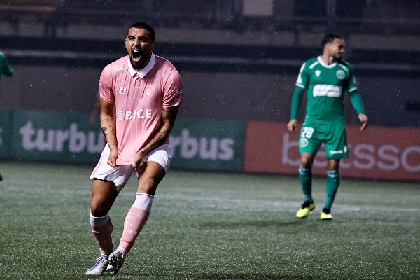 Ampuero anotó su primer gol por la UC en Copa Chile (Agencia Uno)