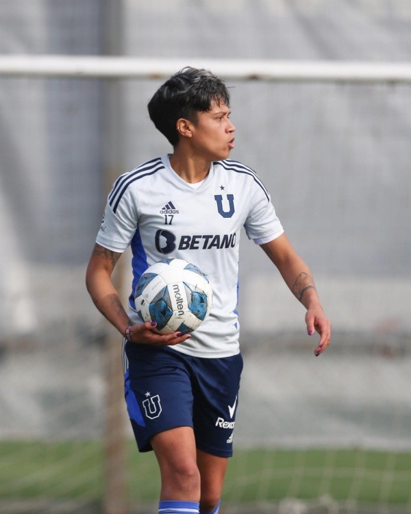 Las Leonas prepararon el clásico con un amistoso ante la selección de Independencia sub 15. (U de Chile)
