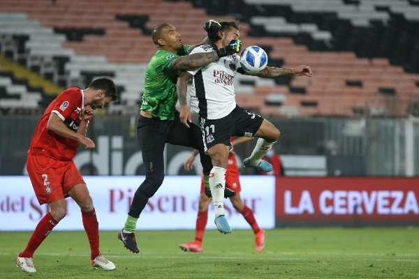 Colo Colo visita a Unión La Calera buscando tres puntos que le permitan seguir alejándose en la cima del torneo. Foto: Agencia Uno