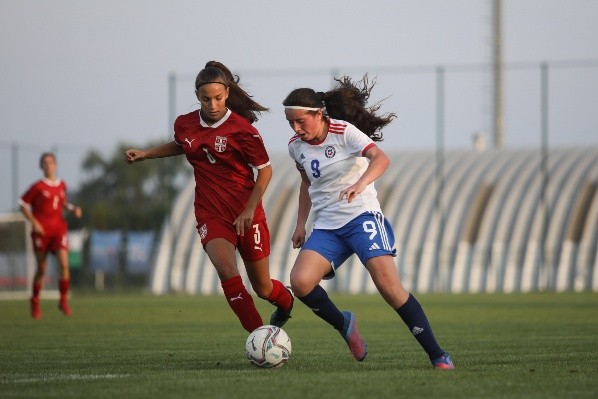 La selección chilena femenina sub 15 derrotó por 4-2 a Serbia en penales, luego de empatar 1-1 en el tiempo regular. (Comunicaciones ANFP)
