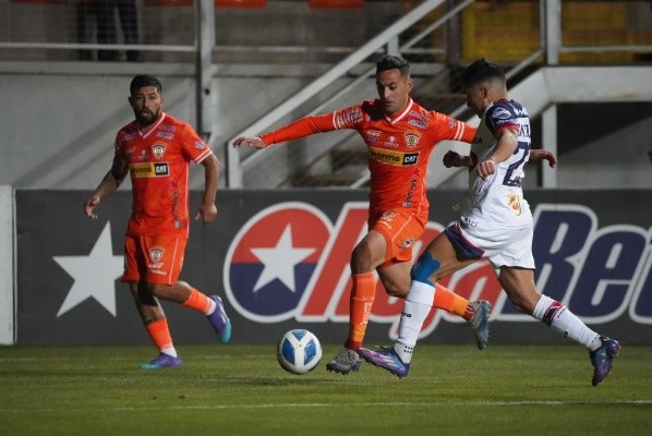 Cobreloa se acerca a Magallanes en la pelea por el regreso a Primera A.