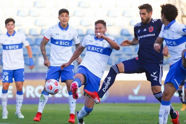 Larrivey fue el último héroe de la U ante la UC. | Foto: Agencia Uno