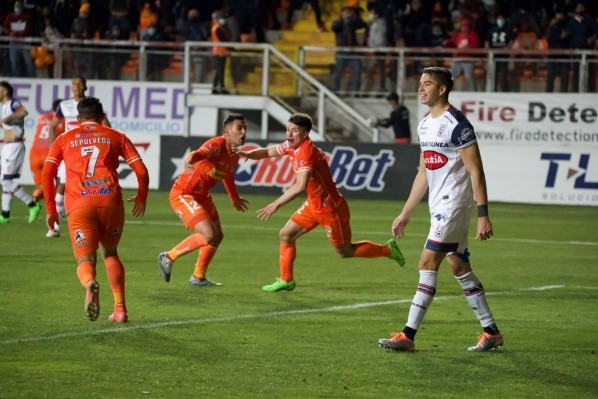 Jorge Espejo grita el gol del triunfo de Cobreloa, el primero de su carrera (Foto: Cobreloa)