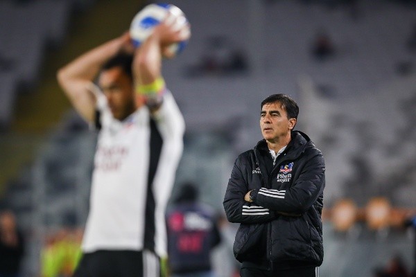 El viaje de Quinteros a Portugal generó varias dudas, pero ya fueron resueltas por el propio entrenador albo. | Foto: Agencia Uno