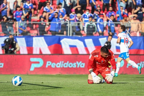 Otra derrota de la U: 0-3 contra Católica en el Clásico Universitario.