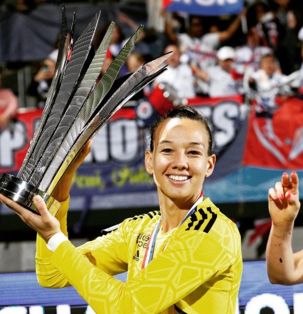 El Trofeo de Campeonas de Francia es el tercero oficial que Christiane Endler gana en el Olympique de Lyon. (Instagram tianeendler)