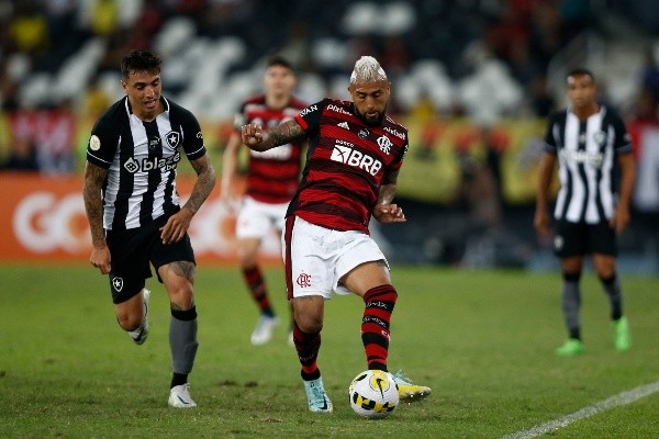 Arturo Vidal tiene locos a los brasileños, que lo quieren ver de titular en el Flamengo. Foto: Comunicaciones Flamengo.