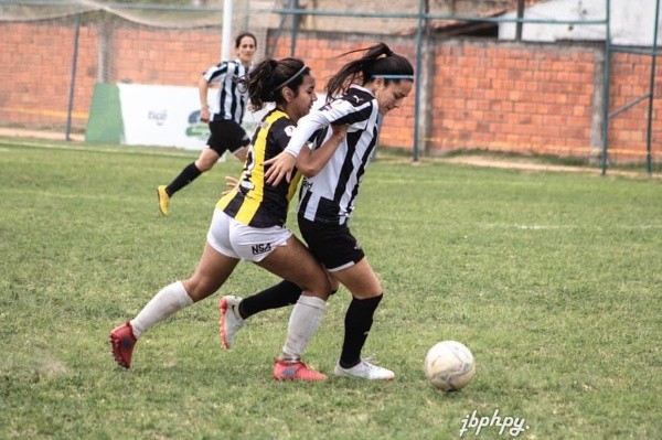 La jugadora es titular en su equipo y la selección de Paraguay.
