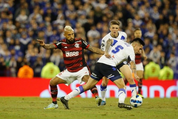 Vidal ingresó en el segundo tiempo en la ida en Argentina. Foto: Flamengo.