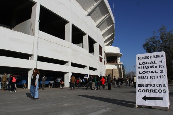 La jornada se vive con tranquilidad en el Estadio Nacional. (Foto: Agencia Uno)