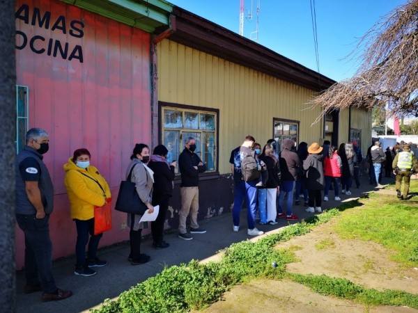 Así es la fila en Collipulli para excusarse de no votar. (Foto: BIOBIO)