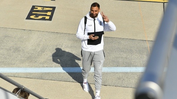 PSG subiéndose al avión para ir de París a Nantes: critican que los 400 kilómetros los cubría en dos horas en tren.