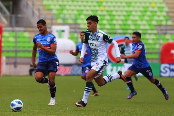 Santiago Wanderers y Deportes Melipilla animaron un gran partido en el inicio de la fecha 27 de la Primera B. Foto: Agencia Uno