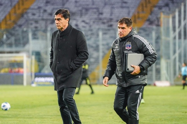 Gustavo Quinteros y Leandro Stillitano tuvieron mucho trabajo con los balones parados. (Guille Salazar).