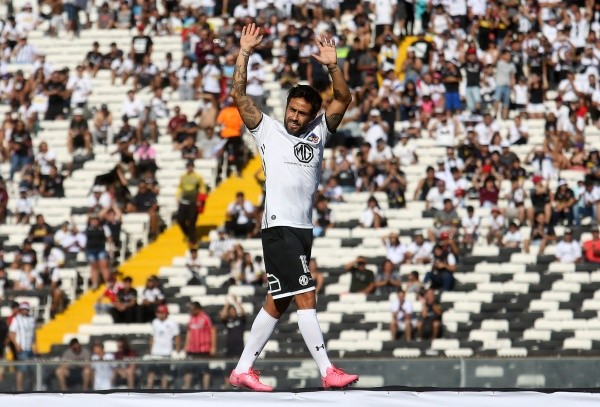 Todo el Monumental tiene más que claro quien es Jorge Valdivia, menos la persona que casi le niega el ingreso al estadio. | Foto: Agencia Uno