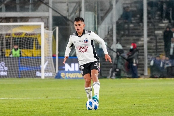 Vicente Pizarro brilló ante Unión Española y se afirma como uno de los juveniles más destacados del fútbol chileno con su nivel en Colo Colo. Foto: Guille Salazar, RedGol.