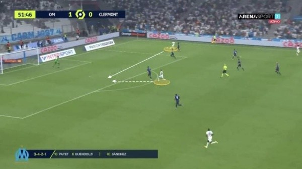 “El francés ofrecerá, como es habitual, un buen centro en el área. Mateusz Wieteska deberá intervenir de cara a su portería con la presencia de Payet a sus espaldas…”.