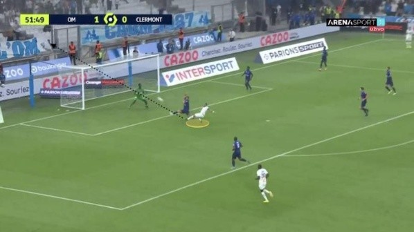 “El defensa del Clermont se equivocará y ofrecerá un balón de gol a Payet que no podrá concluir este movimiento iniciado por los la dupla Sánchez-Clauss”.