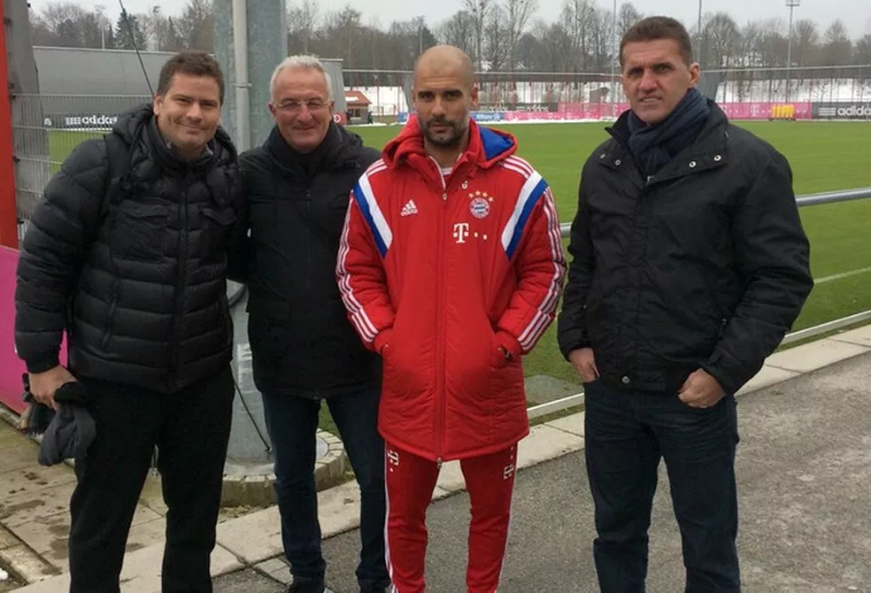 Dorival Júnior junto a Pep Guardiola en la visita al Bayern Múnich en 2015. Foto: GloboEsporte.
