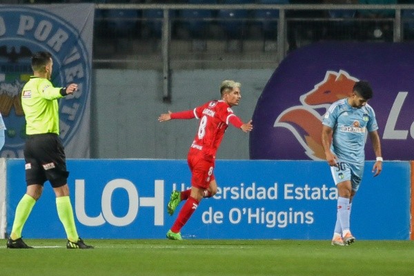 Williams Alarcón corona su semana con gol y el llamado a la selección chilena. Foto: Agencia Uno