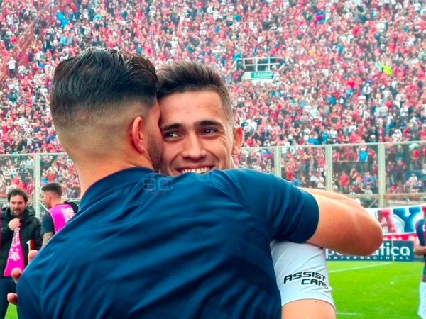 Pablo Solari y Nicolás Blandi fueron puro cariño en su reencuentro en Argentina. Foto: ESPN