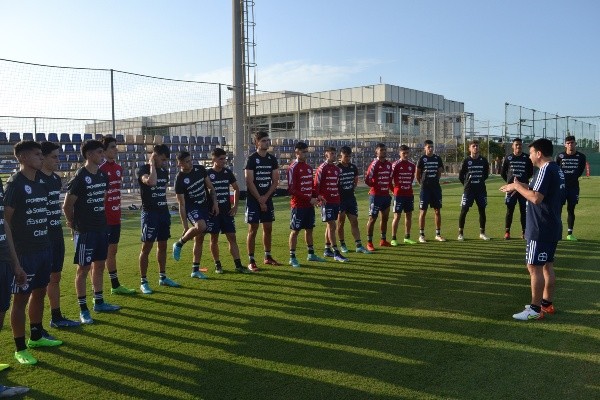 Patricio Ormazábal y una charla en Murcia, donde se prepara la Supercopa Costa Cálida en la que jugará la Roja Sub 20. (Comunicaciones ANFP).