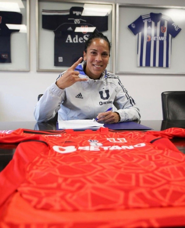 Vanina Correa fue oficializada como fichaje de la U. | Foto: Universidad de Chile