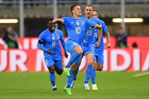 Giacomo Raspadori marcó un tremendo golazo para darle el triunfo a Italia. (Foto: Getty Images)