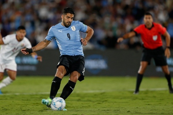 Suárez afina la puntería para ir con todo al Mundial de Qatar 2022 junto a Uruguay. | Foto: Getty