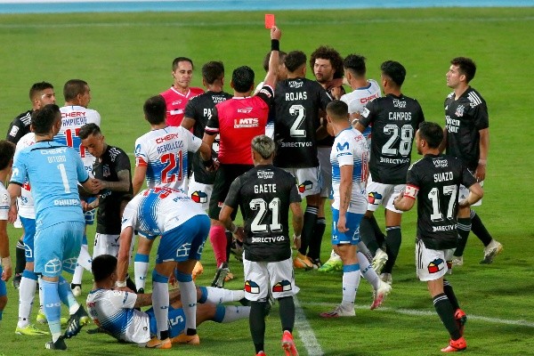 Tobar expulsó a Falcón ante la UC en la Supercopa del 2021 (Agencia Uno)