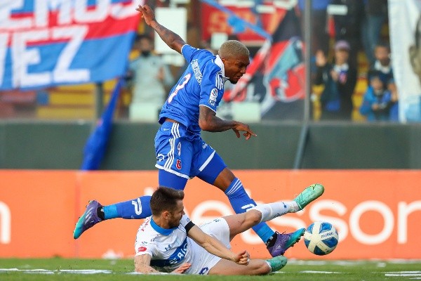 Kagelmacher se fracturó la mano en la ida ante la U, pero estará para la vuelta y para el clásico siguiente ante Colo Colo. | Foto: Agencia Uno