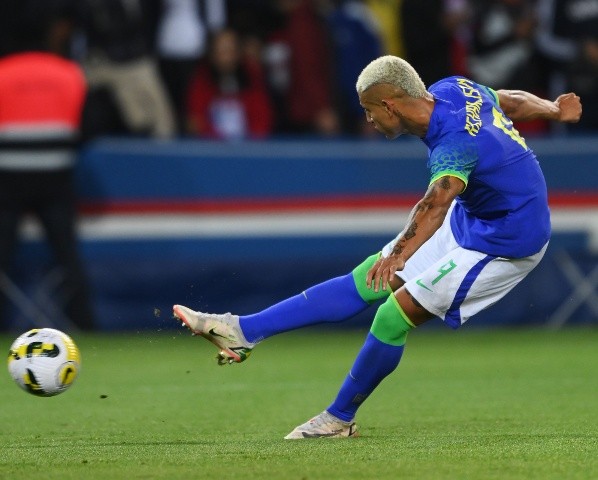 Richarlison marcó uno de los goles en triunfo de Brasil. (Foto: Getty Images)