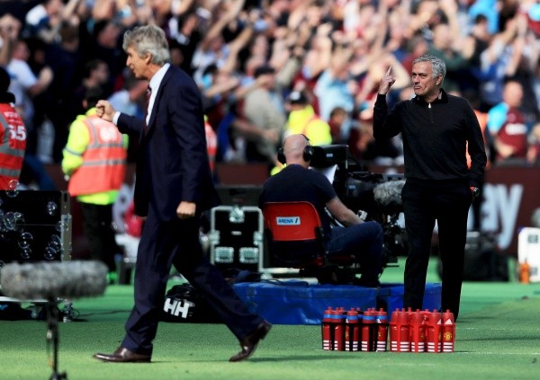 Pellegrini y Mourinho se enfrentaron varias veces en Premier League, y ahora se verán las caras por Europa League. | Foto: Getty