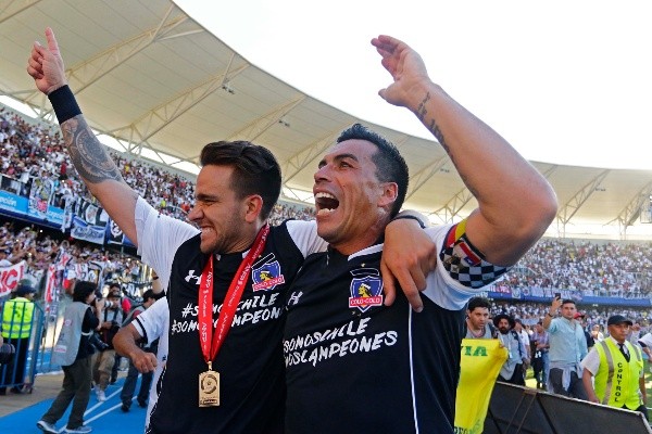 Zaldivia festeja su único título de torneo nacional conseguido en Colo Colo (Agencia Uno)