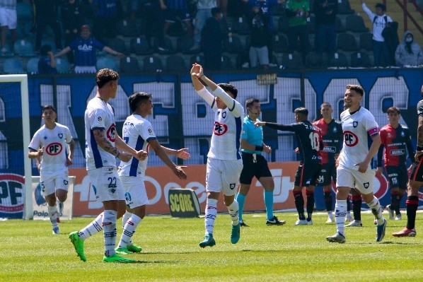 Joaquín Gutiérrez marcó un golazo para darle triunfo a Huachipato. (Foto: Agencia Uno)
