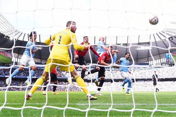 Manchester City goleó al United con tripletes de Erling Haaland y Phil Foden. Foto: Getty Images