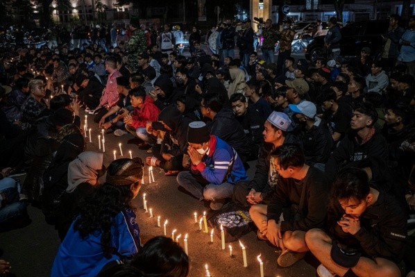 Así se ha manifestado la gente luego de la tragedia que terminó con 174 personas muertas en Indonesia. (Getty Images).