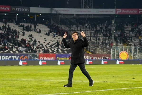 Gustavo Quinteros se ha ganado el amor de los hinchas albos. | Foto: Guille Salazar
