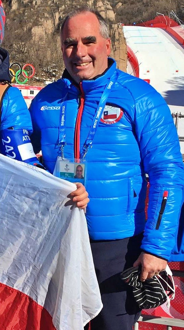 Stefano Pirola es dirigente de la rama de esquí del Club Deportivo Universidad Católica