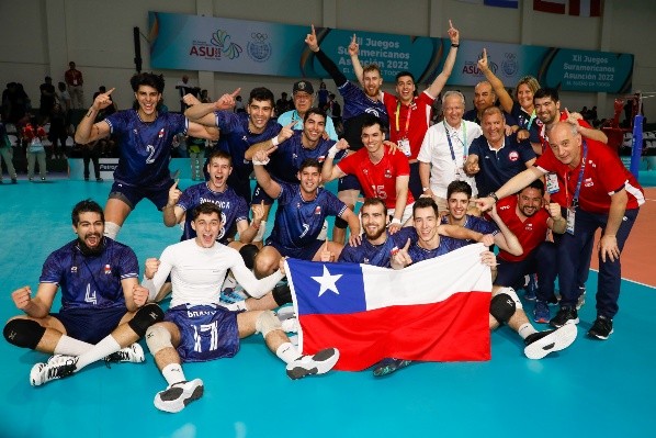 El voleibol ganó medalla de oro tras cuatro victorias al hilo en los Juegos Odesur 2022. | Foto: Team Chile/Óscar Muñoz Badilla