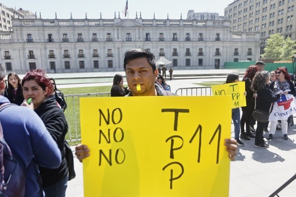 El TPP11 fue aprobado en medio de manifestaciones en La Moneda